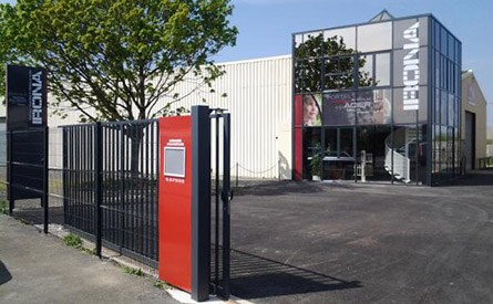Devanture, parking de la menuiserie acier Irona